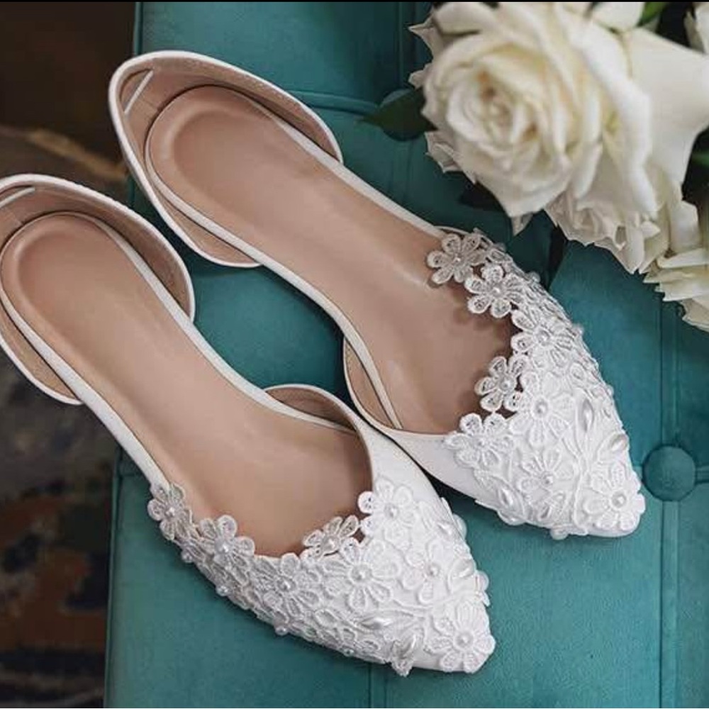JJs House White Flats with Lace and Pearls